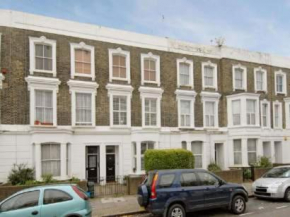 Arsenal 123 close to Emirates excellent for Contractors and Relocators